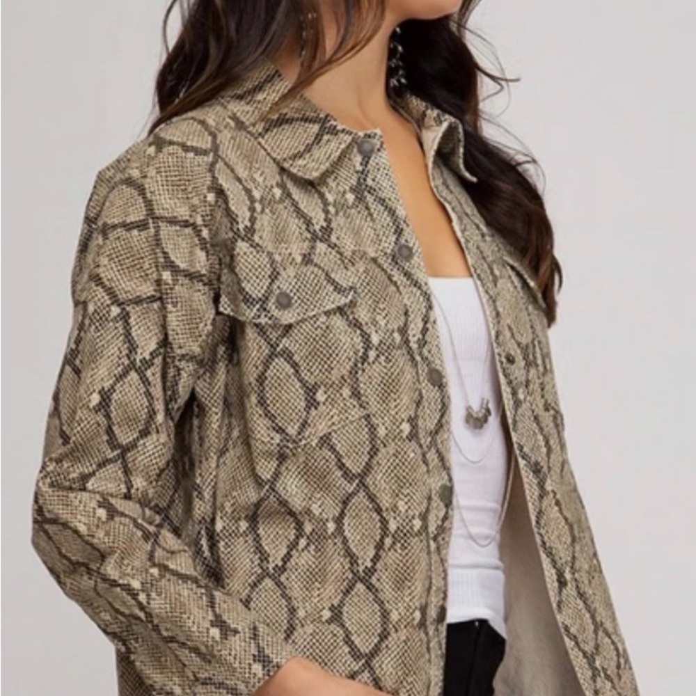 NWT She + Sky Tan Snake Print Snap-Up Shirt Jacket